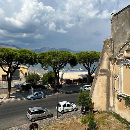 Casa Di Charlie Apartment Gaeta Luaran gambar